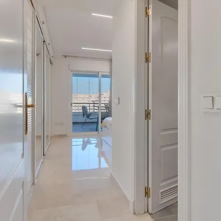 Luxury Penthouse Mountain Sea Views Puerto Banus Apartment *