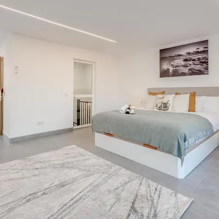 Luxury Penthouse Mountain Sea Views Puerto Banus Apartment